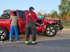 Caos y destrozos en la Ruta 50 tras el brutal accidente de una camioneta