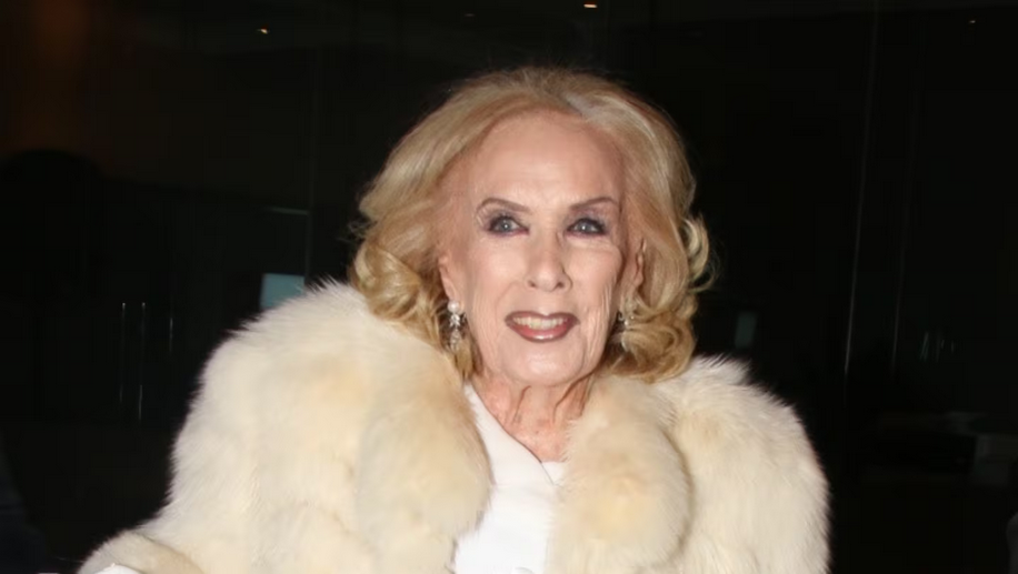 Mirtha Legrand fue internada por un problema respiratorio
